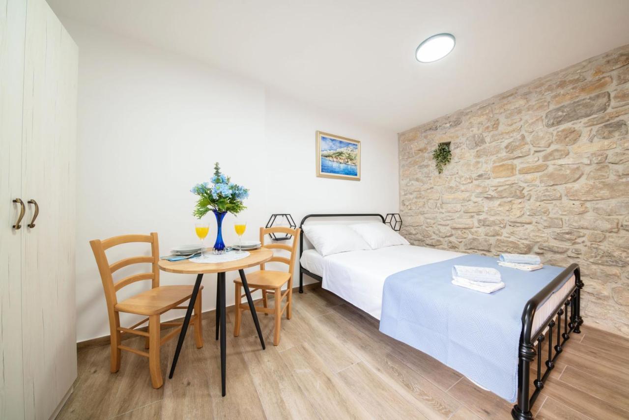 Apartments Jerolim Split Bagian luar foto